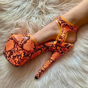 HELLA HEELS Bite Me Stiletto - 7 INCH